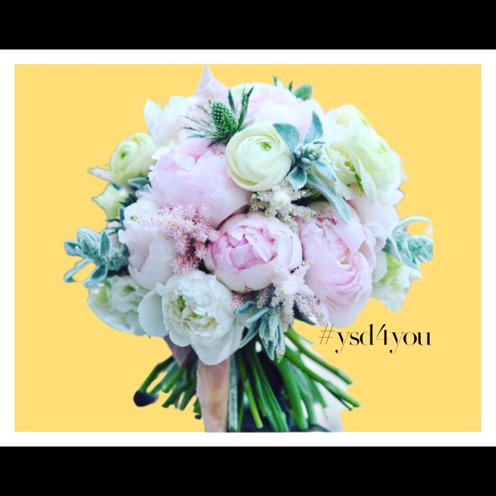 We customize your bridal bouquet